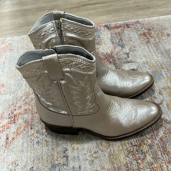 Coconuts by Matisse Booties - Picture 3 of 3